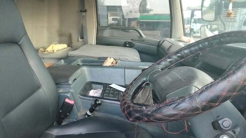 สิบล้อหัวลาก มิตซู 380แรงม้า ราคา 480,000 บาท