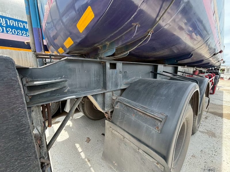 หางแท็งค์น้ำมัน 2 เพลา ปี40 ราคา 250,000 บาท 