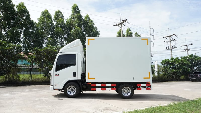 ISUZU NLR130 ปี57 ตู้ทึบ