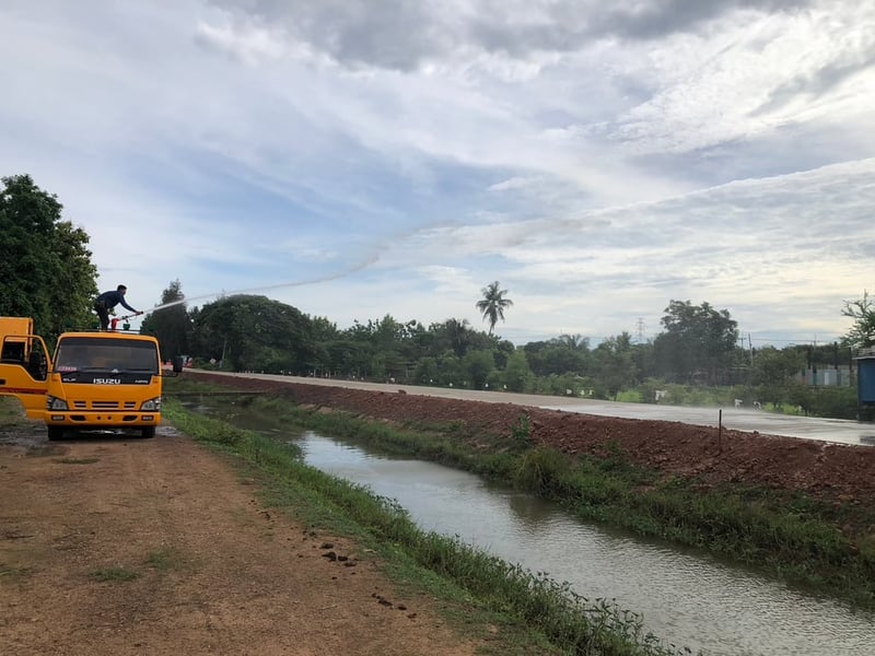 Isuzu 6ล้อ NPR130 แรง รถน้ำ 5,000 ลิตร ยูโร2 ปี 51  ราคา 490,000 บาท 