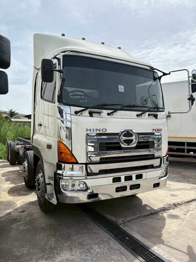 12ล้อฮีโน่ซีรีย์700เพลาเดียวหัวแชสซี (เงินสด)