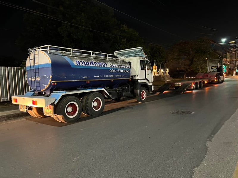 NISSAN รถบรรทุกน้ำ 2 เพลา เครื่อง 225  พร้อมใช้งาน  