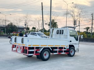  ISUZU NKR หัวการ์ตูน กระบะคาร์โก้เปิดได้ 3 ด้าน เครื่อง 120 แรง