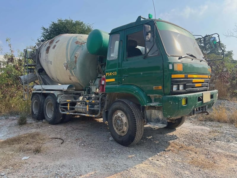 Nissan UD โม่ปูน 7 คิวปีเก่า ขายตามสภาพ