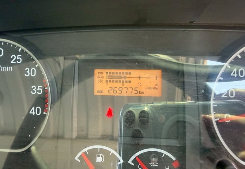 6 ล้อ ISUZU FRR 210 ปี 63 ตู้ 10 บาน พร้อมใช้