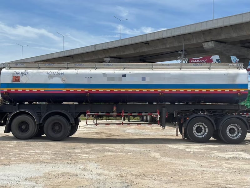 หางแท็งค์น้ำมัน 2 เพลา ปี40 ราคา 250,000 บาท 