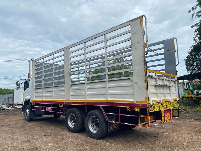 Isuzu FVM 240 เเรง  เพลาเดียว 7.8เมตรปี 61 ราคา 1,300,000 บาท 