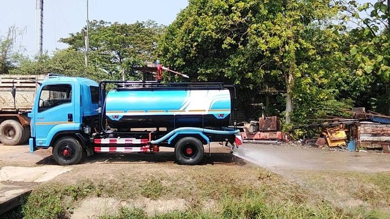 Isuzu FRR210 6 ล้อ รถน้ำ ปี 53 รถน้ำ 6,000 ลิตร Isuzu FRR210 6 ล้อ รถน้ำ ปี 53 รถน้ำ 6,000 ลิตร