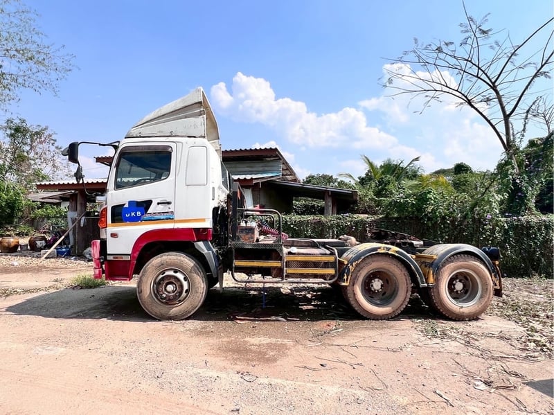 HINO หัวลาก 2 เพลา หัวพร้อมหาง เครื่อง EP100 เทอร์โบ 285 แรง หาง 2 คาน บันไดไฮดรอริก มีเล่ม HINO หัวลาก 2 เพลา หัวพร้อมหาง เครื่อง EP100 เทอร์โบ 285 แรง หาง 2 คาน บันไดไฮดรอริก มีเล่ม