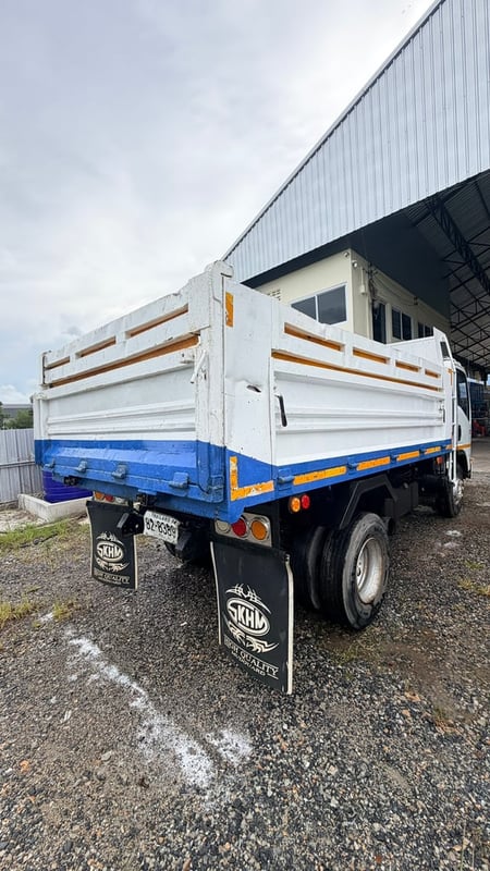 Isuzu 6 ล้อ  NPR150 แรง ปี 57 