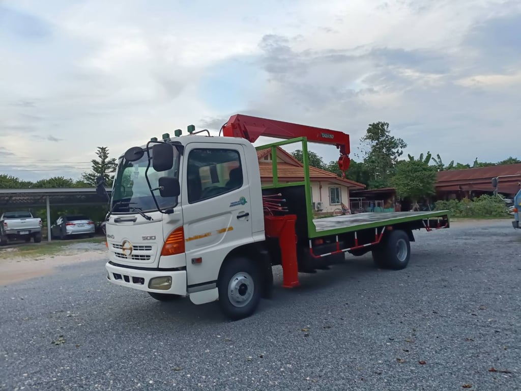 Hino 6 ล้อ 144 แรง กระบะเครน 3.5 ตัน 