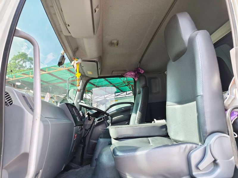 ISUZU FTR 240 ปี2565 ตู้ 10 บาน ISUZU FTR 240 ปี2565 ตู้ 10 บาน