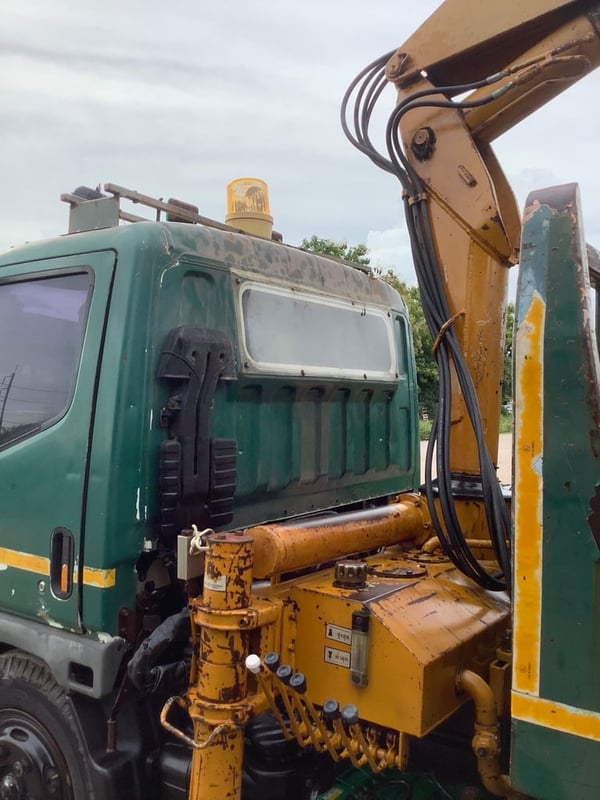 มิตซู 6 ล้อดั้ม 130 แรง กระเช้า ยูโร2 ปี 45  ราคา 290,000 บาทบาท 