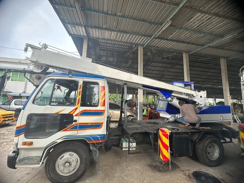 Nissan 6 ล้อเครน 7 ตัน  ราคา  550,000