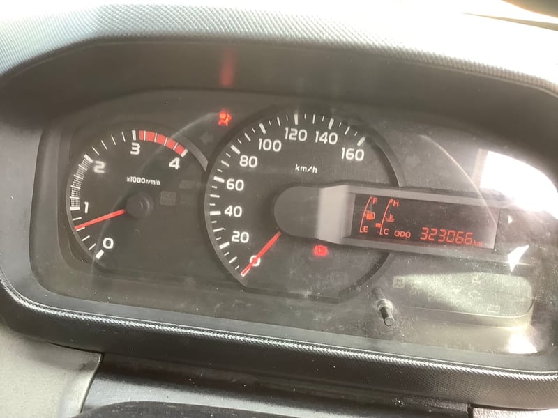 Hino 6 ล้อ ยูโร3 (ตู้เย็นติดลบ) ปี57 ตู้ ยาว 4.5ม. , สูง 2 ม. , กว้าง 2 ม.