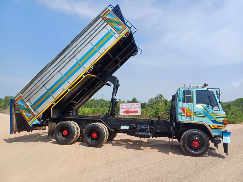 Isuzu Rocy 10 ล้อดั้มพ์ (2เพลา) 195แรง ปี41 