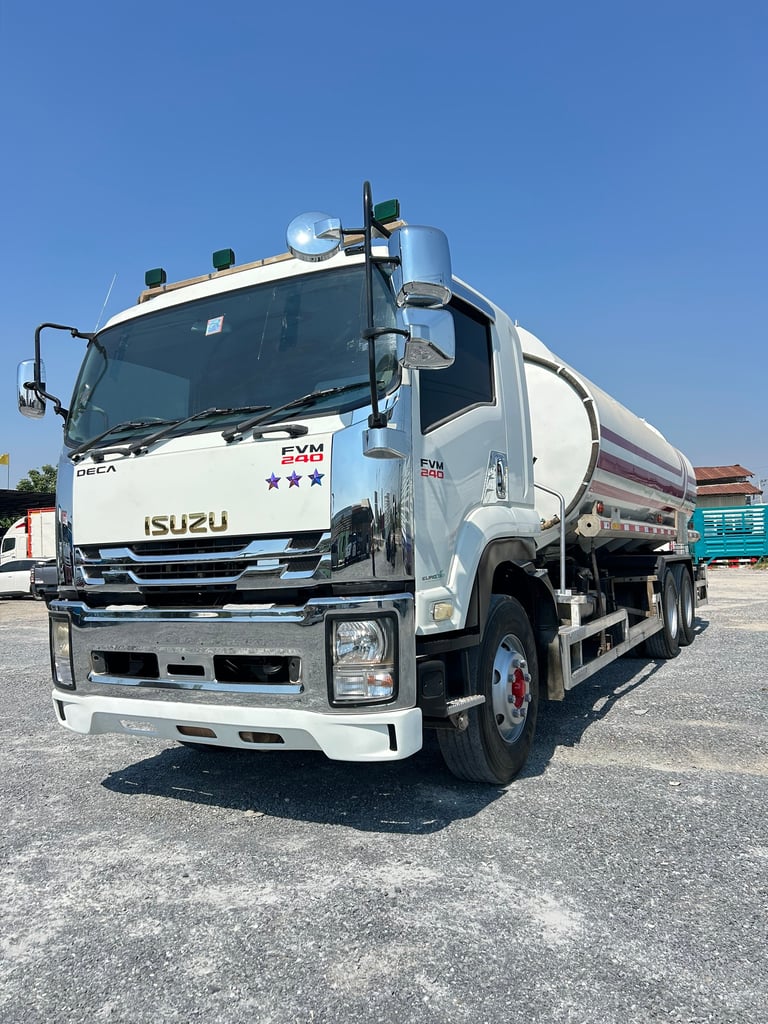 ISUZU 10ล้อ รุ่นFVM240 แรง ถังน้ำ8000ลิตร 