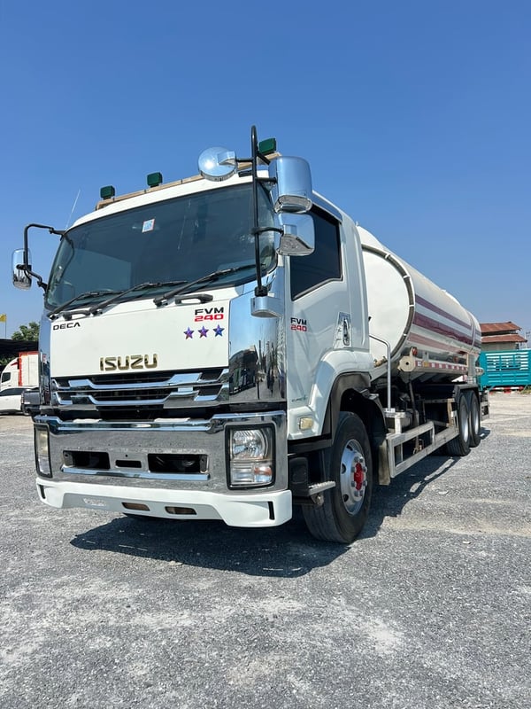 ISUZU 10ล้อ รุ่นFVM240 แรง ถังน้ำ8000ลิตร ISUZU 10ล้อ รุ่นFVM240 แรง ถังน้ำ8000ลิตร