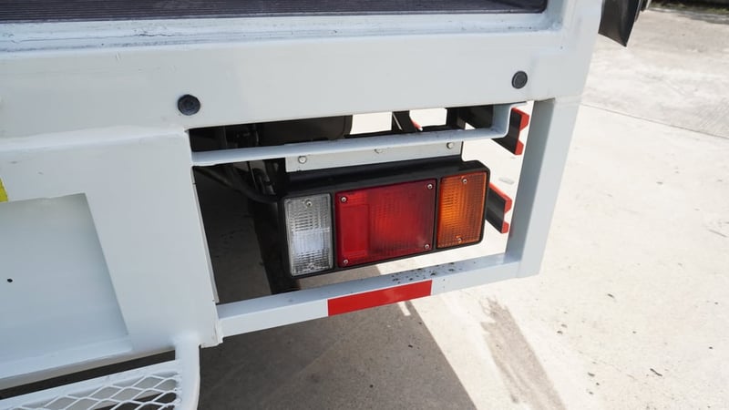 ISUZU NLR130 ปี57 ตู้ทึบ