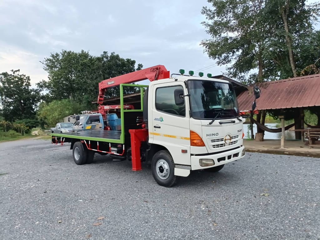 Hino 6 ล้อ 144 แรง กระบะเครน 3.5 ตัน 