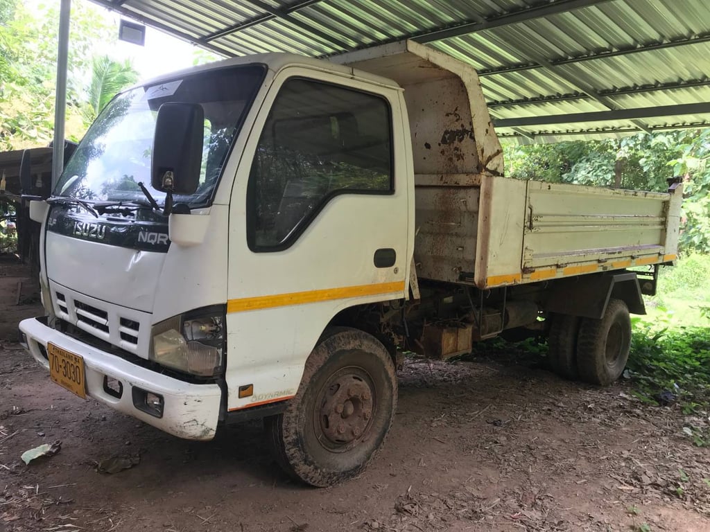 Isuzu 6 ล้อ NQR 150 ดั้มพ์ 5 คิว (เจ้าของขายเอง) Isuzu 6 ล้อ NQR 150 ดั้มพ์ 5 คิว (เจ้าของขายเอง)