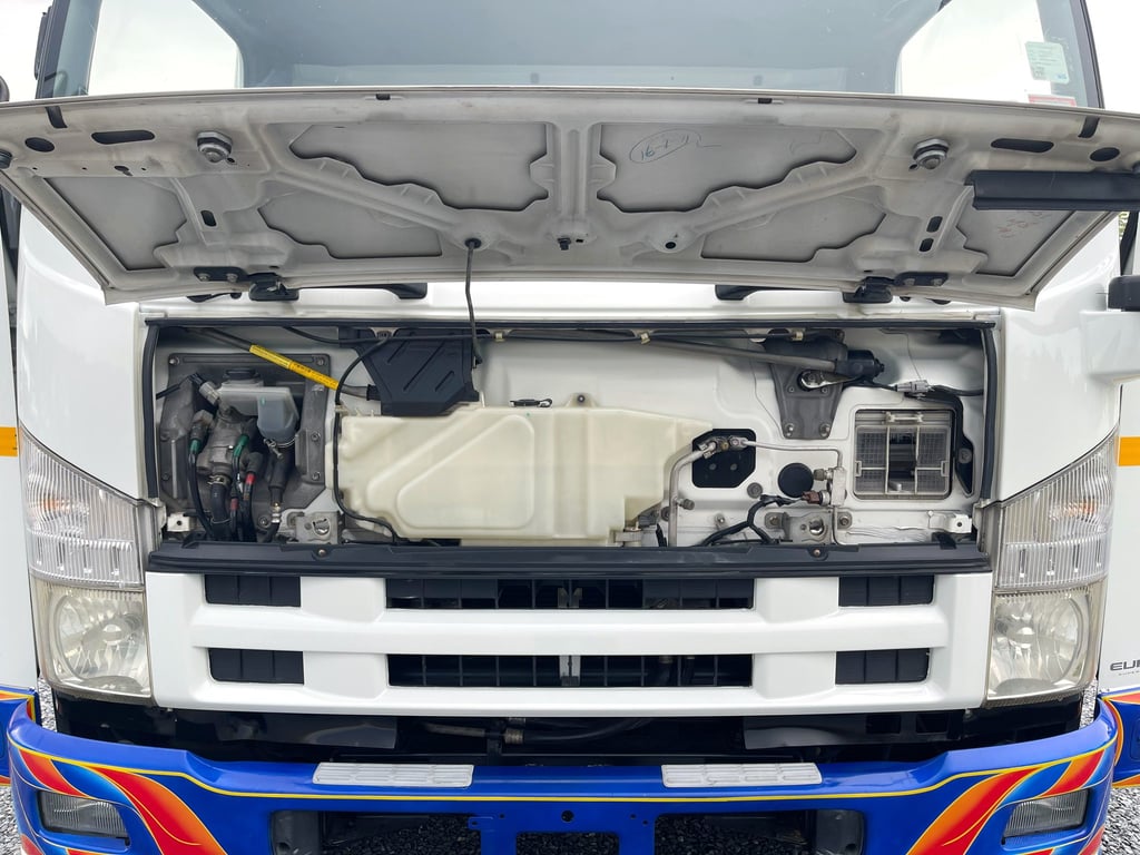 6 ล้อ ISUZU FRR 210 แรงเทอร์โบ ปี 2554 ยาว 5.60 กว้าง 2.45 เมตร 
