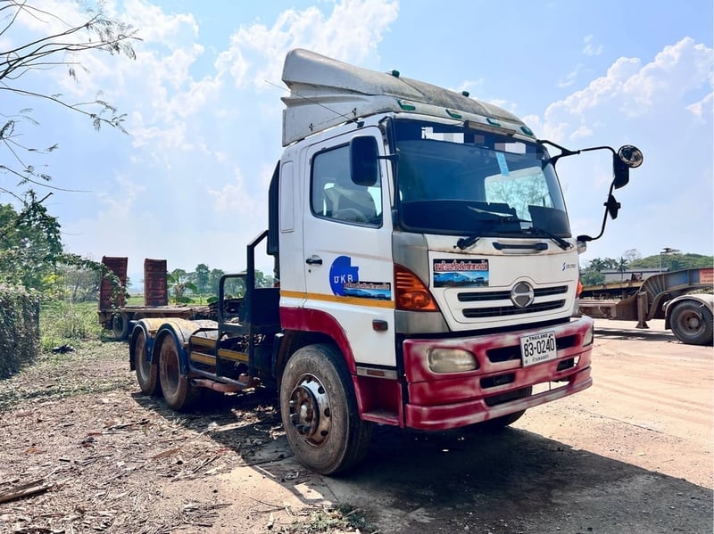 HINO หัวลาก 2 เพลา หัวพร้อมหาง เครื่อง EP100 เทอร์โบ 285 แรง หาง 2 คาน บันไดไฮดรอริก มีเล่ม HINO หัวลาก 2 เพลา หัวพร้อมหาง เครื่อง EP100 เทอร์โบ 285 แรง หาง 2 คาน บันไดไฮดรอริก มีเล่ม