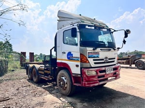 HINO หัวลาก 2 เพลา หัวพร้อมหาง เครื่อง EP100 เทอร์โบ 285 แรง หาง 2 คาน บันไดไฮดรอริก มีเล่ม HINO หัวลาก 2 เพลา หัวพร้อมหาง เครื่อง EP100 เทอร์โบ 285 แรง หาง 2 คาน บันไดไฮดรอริก มีเล่ม