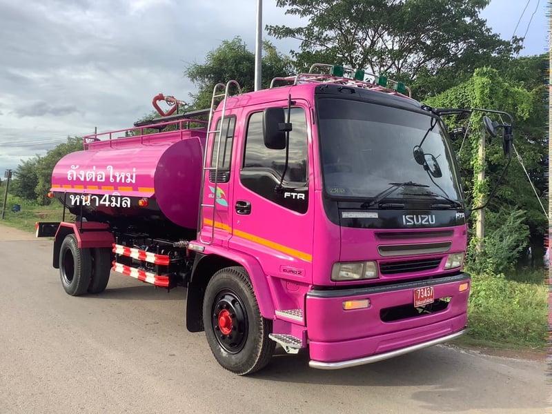Isuzu 6 ล้อ เดก้า  200 แรงปี 48 รถน้ำ 6,000 ลิตร