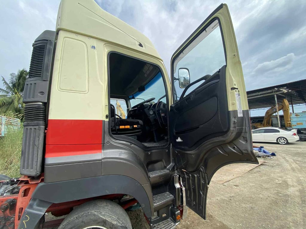 Hino Profia s700 เครื่อง E13C MT 7 Speed แท่นเตี้ย 12 ล้อ Hino Profia s700 เครื่อง E13C MT 7 Speed แท่นเตี้ย 12 ล้อ