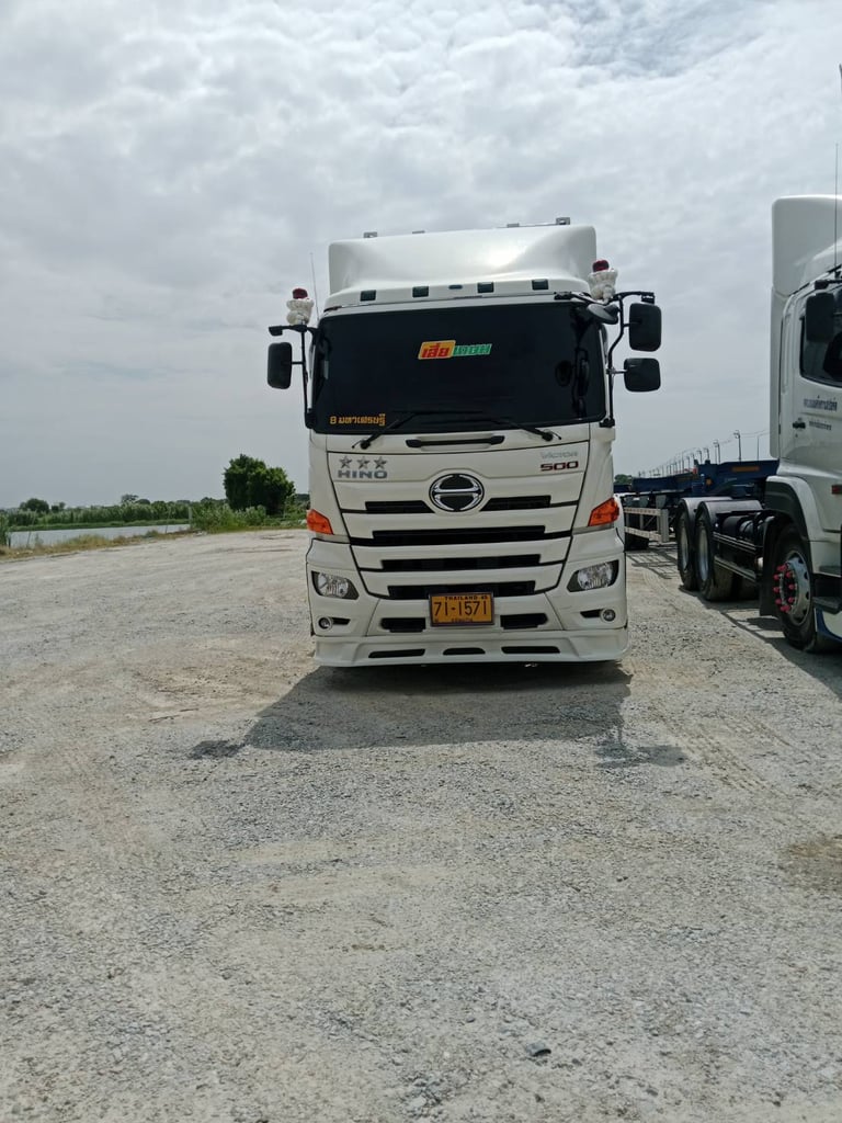 หัวลากHino344+หาง ปี 66 ไม่รวมเครื่องเจนกับตู้ หัวลากHino344+หาง ปี 66 ไม่รวมเครื่องเจนกับตู้