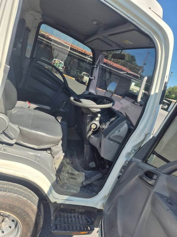 Isuzu NLR130 ตู้ทึบ ปี63 Isuzu NLR130 ตู้ทึบ ปี63