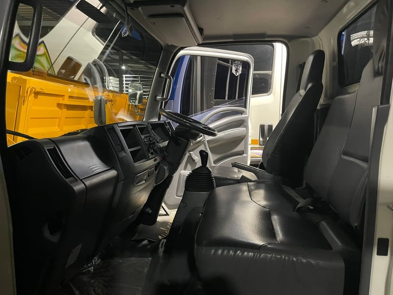 4 ล้อ NLR130 ปี 61 สีหัวเดิม ยางใหม่ มือเดียวป้ายแดง 