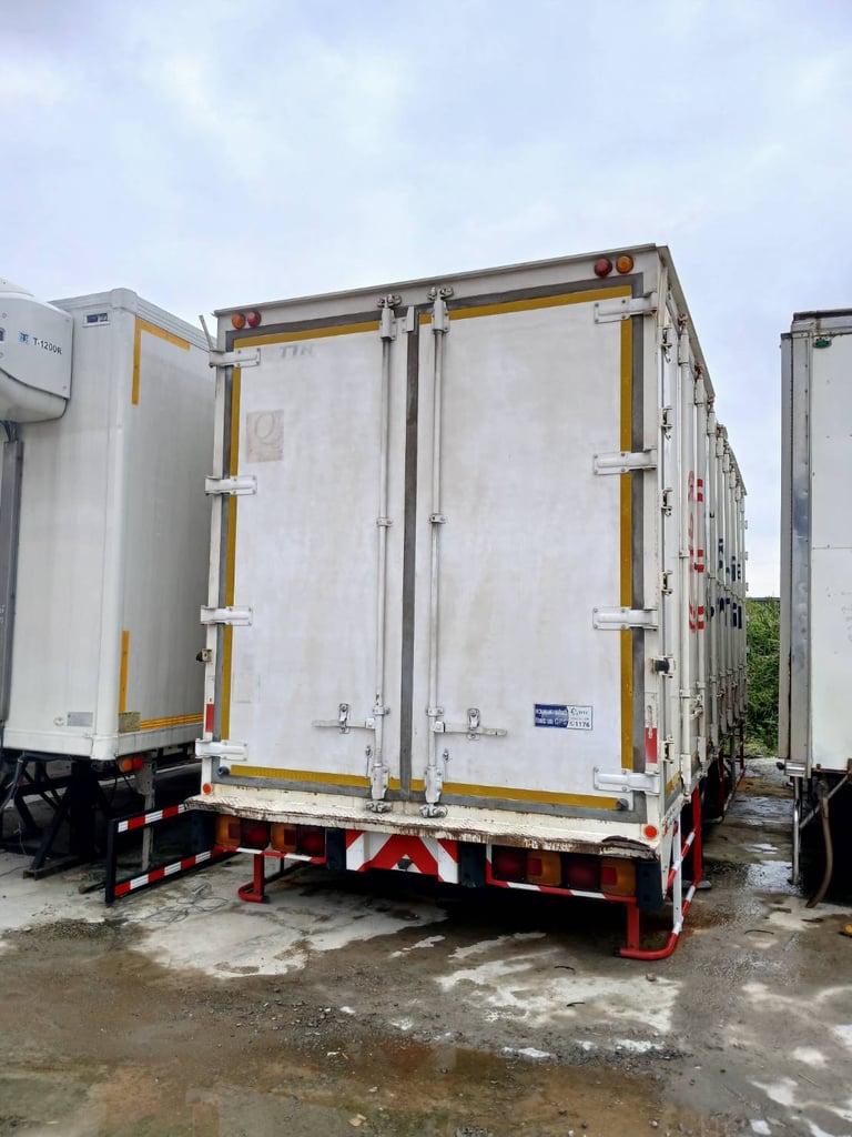 ขายตู้เปล่า #สิบบาน ตามสภาพ (ไม่รวมติดตั้ง)   คัสซี 84ขนาดวัดใน 7.50 ,ก.2.36,ส.2.52 