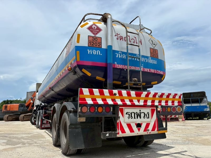 หางแท็งค์น้ำมัน 2 เพลา ปี40 ราคา 250,000 บาท 