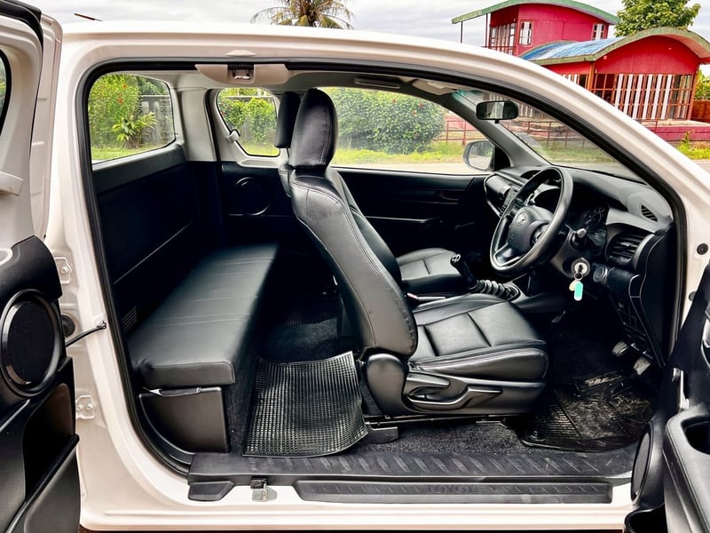 Toyota REVO 2.4 ปี 2016  รถสวยๆ  เล่มพร้อมโอน 