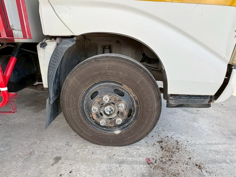 HINO XZU 136 ปี 53 ตู้2บาน 