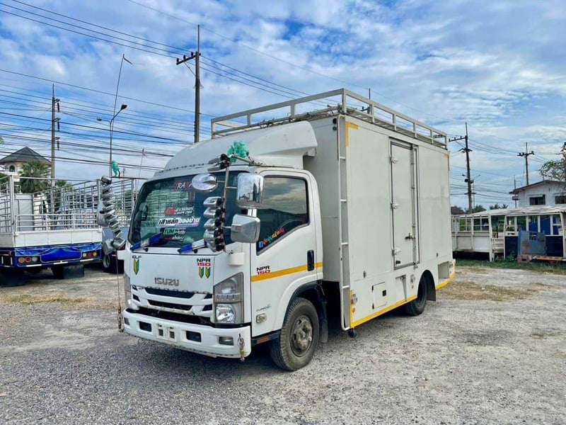 ISUZU NPR150 ปี62 ตู้3บาน ยาว4.20เมตร 