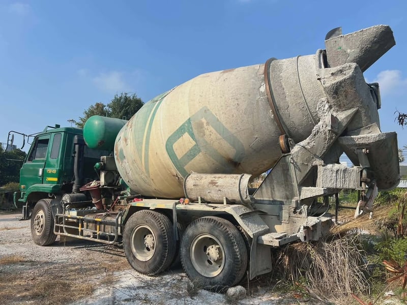 Nissan UD โม่ปูน 7 คิวปีเก่า ขายตามสภาพ