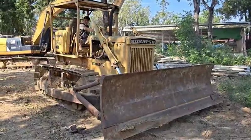 KOMATSU D50A รถดันดินรุ่นคลาสสิก KOMATSU D50A รถดันดินรุ่นคลาสสิก
