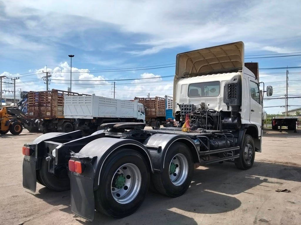 HINO เมก้าซีรี่ย์ 500 เครื่อง 380แรงม้า รถบรรทุก 10ล้อ หัวลาก เฉพาะหัว HINO เมก้าซีรี่ย์ 500 เครื่อง 380แรงม้า รถบรรทุก 10ล้อ หัวลาก เฉพาะหัว
