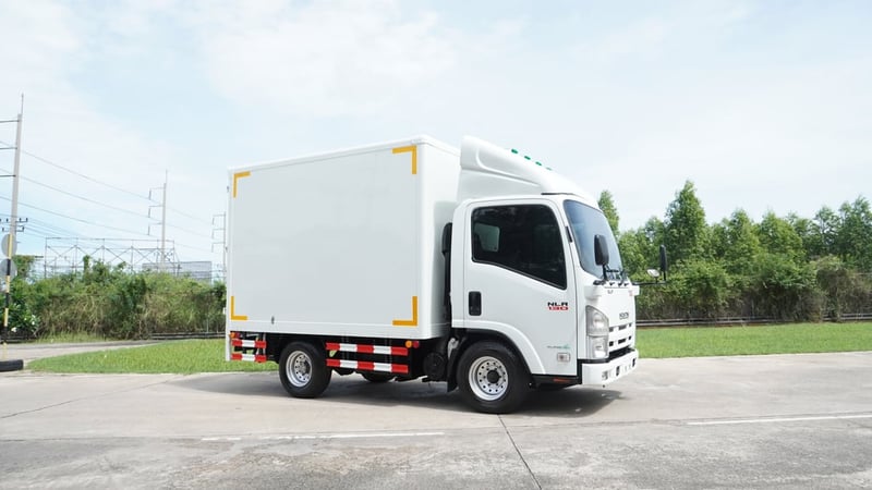 ISUZU NLR130 ปี57 ตู้ทึบ