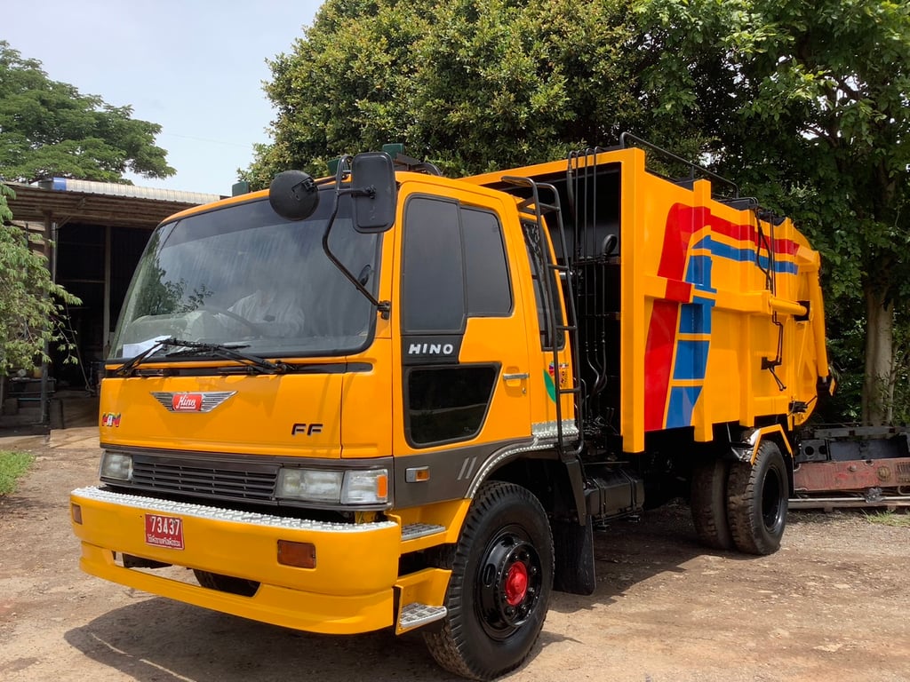Hino 6ล้อขยะ ช่วงสั้นน 195 แรง ปี37 ราคา 620,000 บาท Hino 6ล้อขยะ ช่วงสั้นน 195 แรง ปี37 ราคา 620,000 บาท