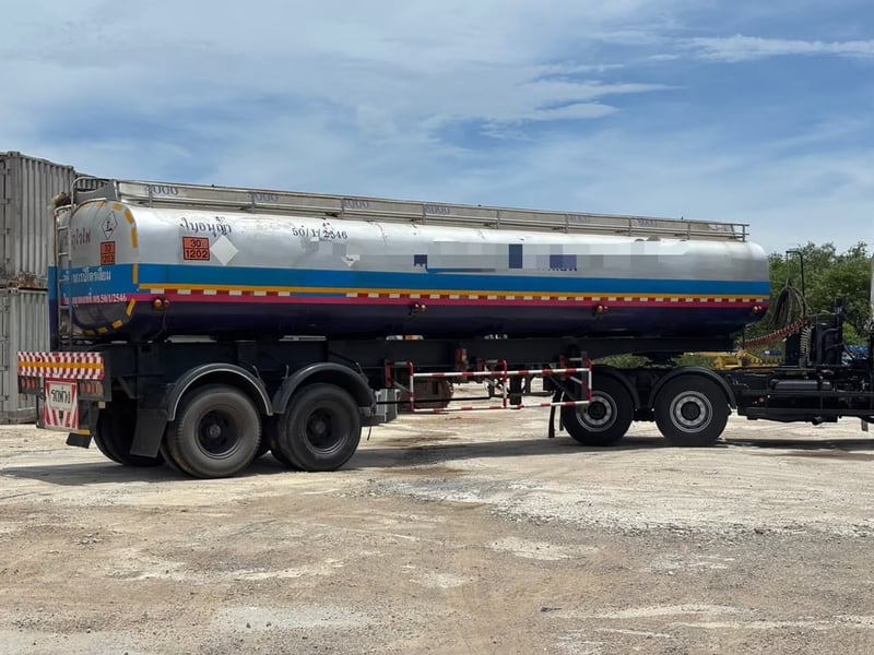 หางแท็งค์น้ำมัน 2 เพลา ปี40 ราคา 250,000 บาท 