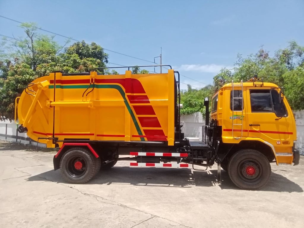 นิสสัน 6ล้อ PKB220แรง ยูโร2 รถขยะ ปี45 ราคา 650,000 บาท