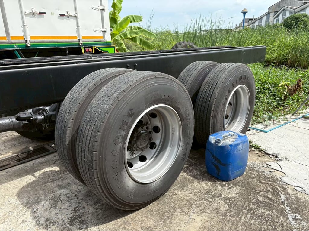 12ล้อฮีโน่ซีรีย์700เพลาเดียวหัวแชสซี (เงินสด)