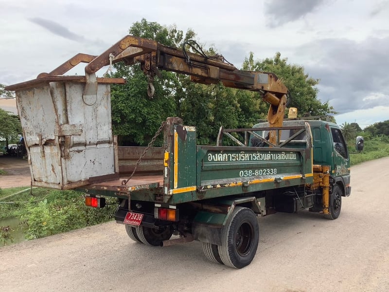 มิตซู 6 ล้อดั้ม 130 แรง กระเช้า ยูโร2 ปี 45  ราคา 290,000 บาทบาท 