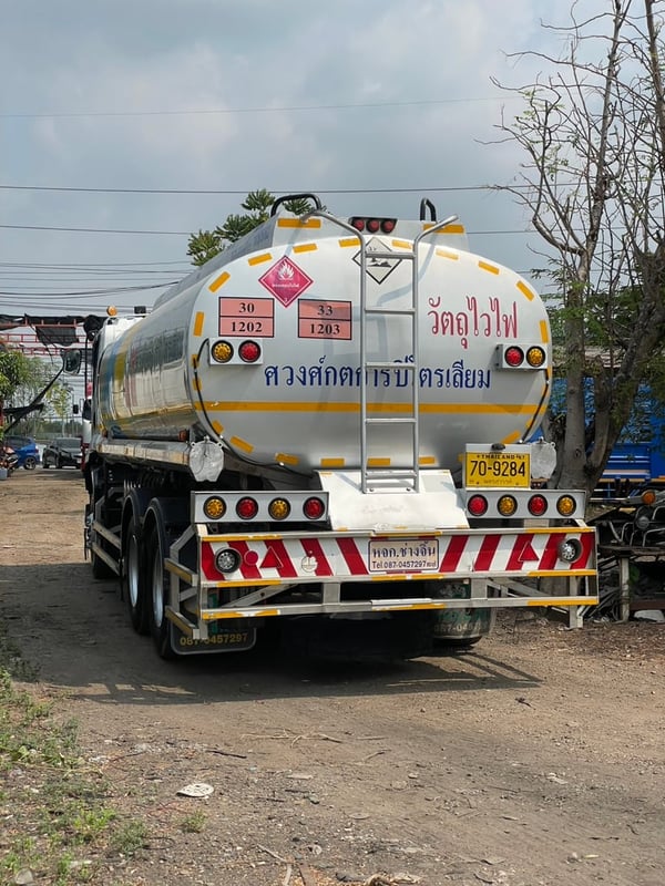 Isuzu FVM 240 รถน้ำมัน ปี 60 แท้ง 18,000 ลิตร