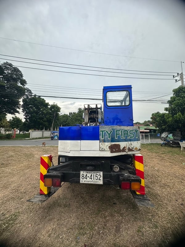 Nissan 6 ล้อเครน 7 ตัน  ราคา  550,000