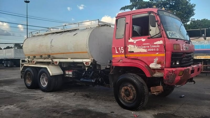 รถบรรทุกน้ำนิสสันยูดี 2เพลา 230แรง ตามสภาพ